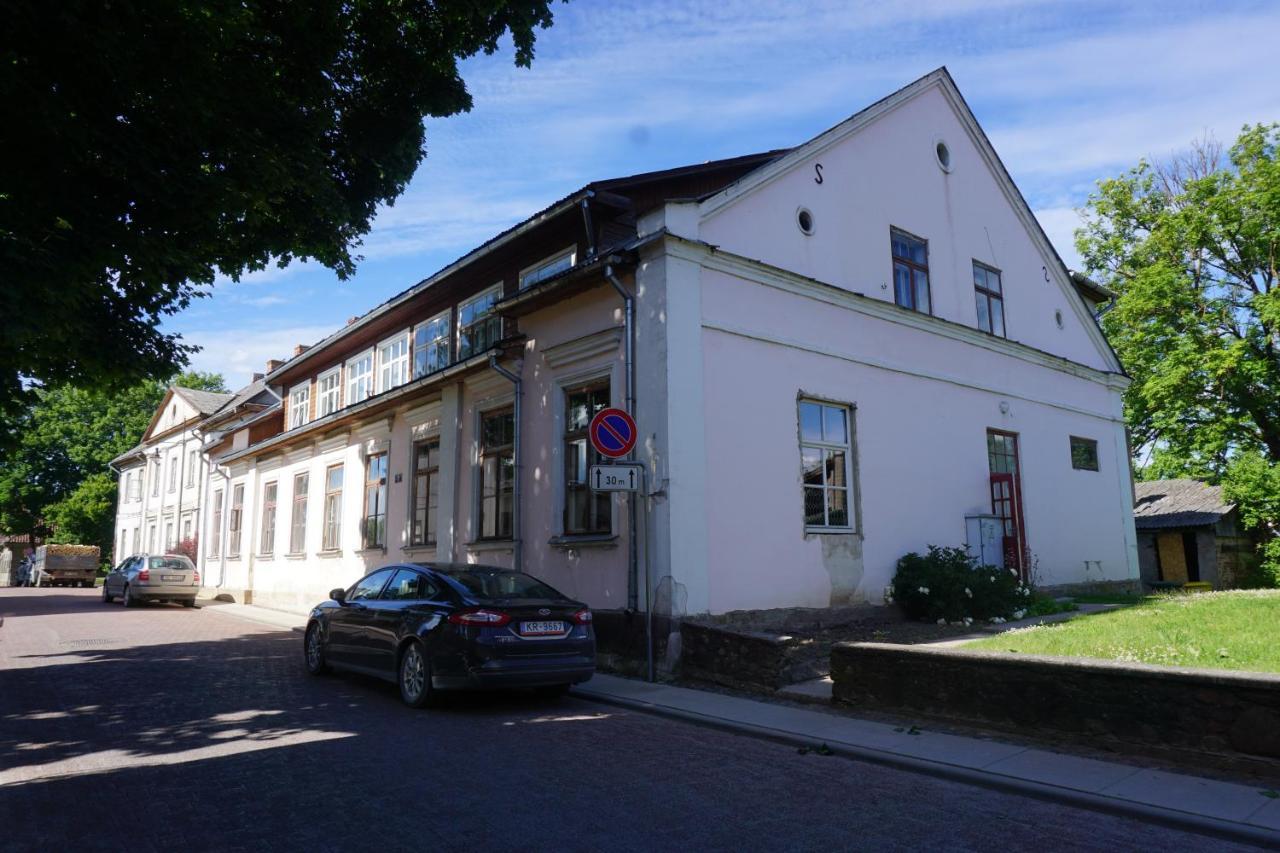 Pilskalnu hostelis Kuldīga Exteriör bild